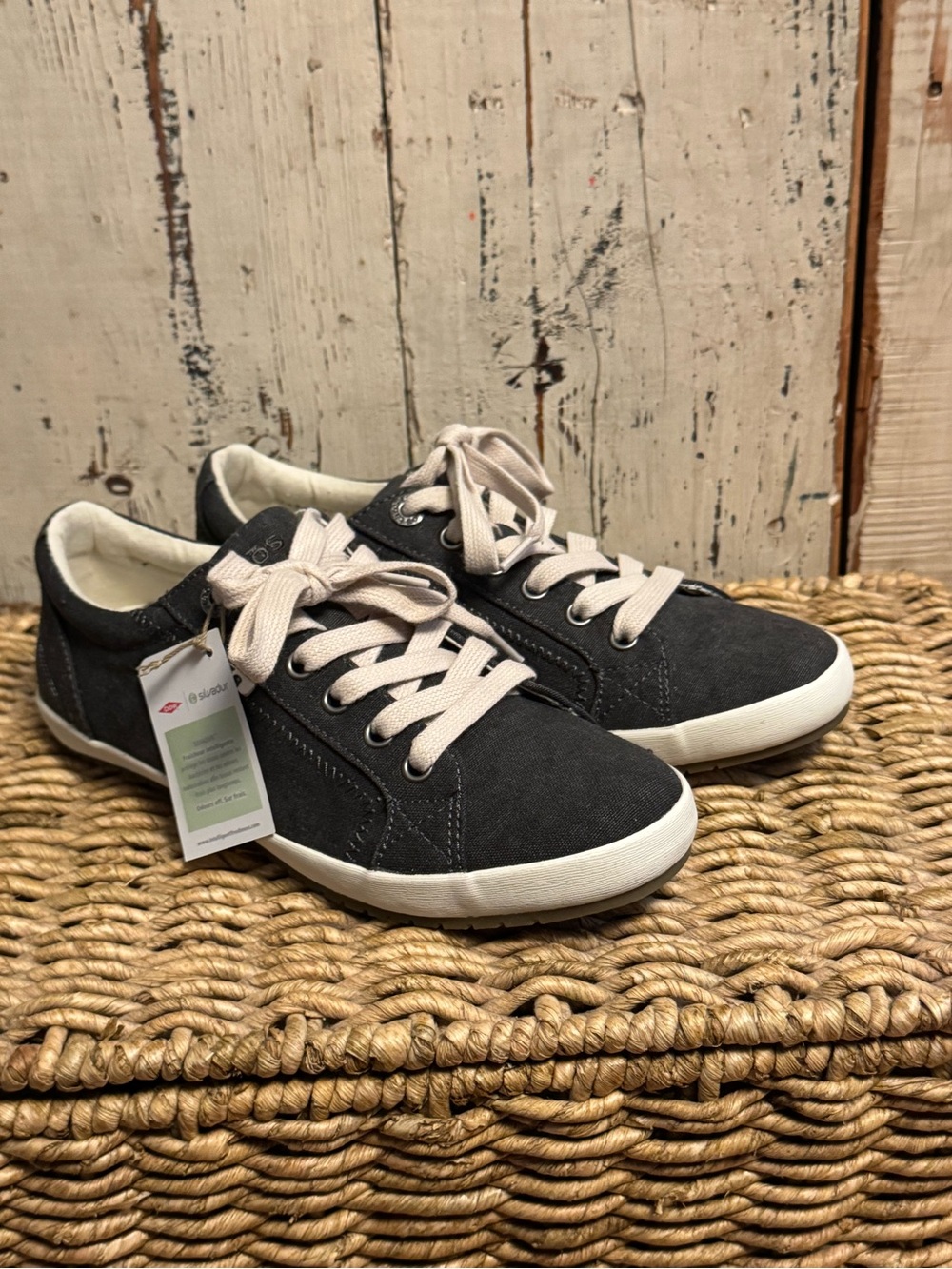 Taos Star Canvas Sneakers Charcoal Women’s 7 New